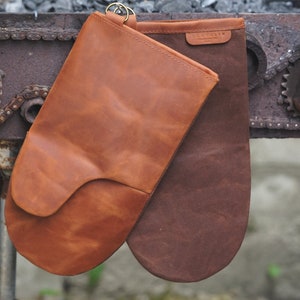 Premium leather and canvas oven mitt, designed for grilling enthusiasts seeking a customized, heat-resistant glove