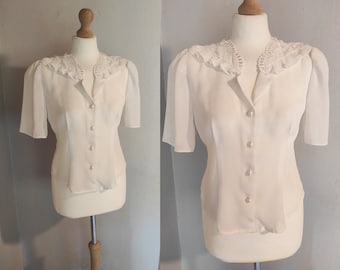 Embroidery short puff sleeve pearl buttoned blouse 40s style size Small