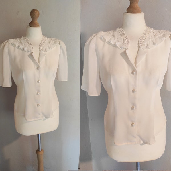 Embroidery short puff sleeve pearl buttoned blouse 40s style size Small