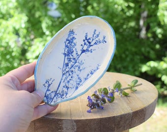 Kochlöffelablage "floral" handgemachte Keramik | spülmaschinenfest, Stempel Motiv, blau weiß Pflanzenabdruck, getöpfert, Küchendeko Teller