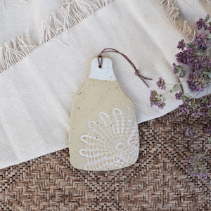 Tagliere in ceramica, sottopentola, tagliere per formaggi, vassoio, fatto a mano, bianco, con stampa in pizzo, tagliere, argilla, lavabile in lavastoviglie