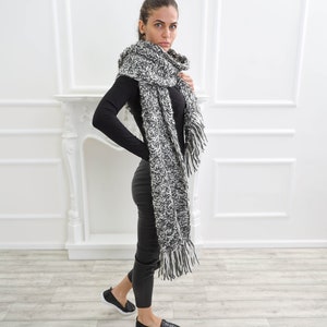 Chunky knit Melange Wool Scarf , Thick crochet wool skarf , Super long black and cream skarf image 6