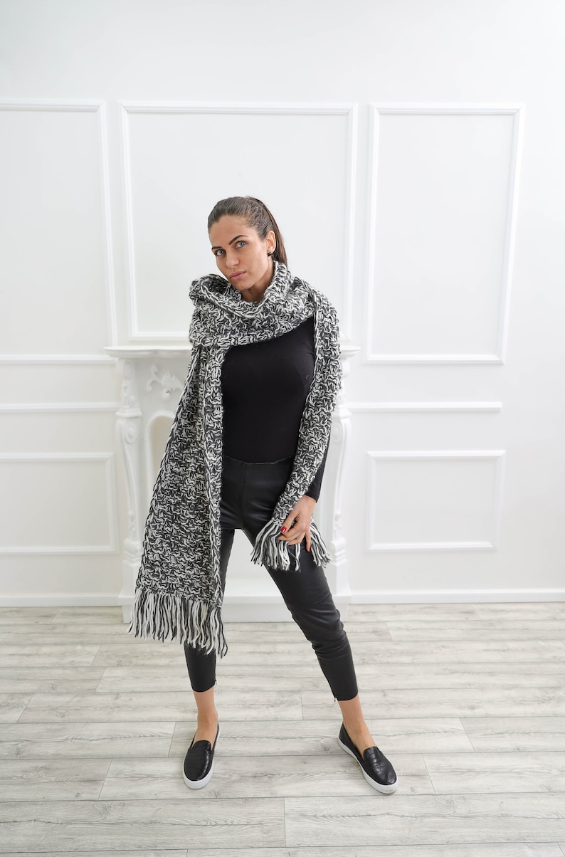 Chunky knit Melange Wool Scarf , Thick crochet wool skarf , Super long black and cream skarf image 1