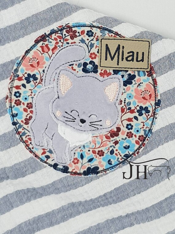 Button plus Label Stick File DoodleApplication Embroidery Pattern Embroidery Motif in 4 Sizes 13x18 15x24 18x28 20x28 Set Squirrel2