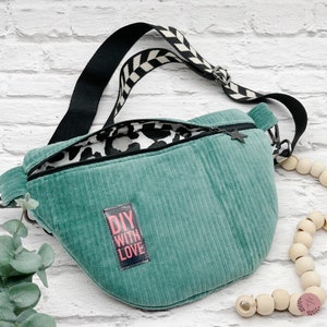 ITH  Stickdatei, Crossbody Bag Finja/ Bauchtasche/ ITH/ Stickdatei blanko / 18x28