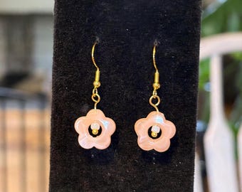 Blumen und Perlen Ohrringe - handgemacht