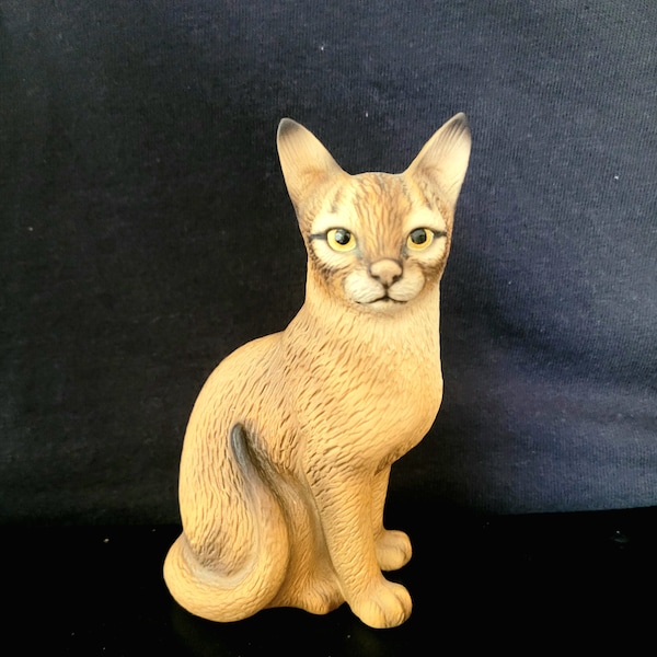 Vintage Harvey Knox Kingdom Kitty Cat Ceramic Figurine