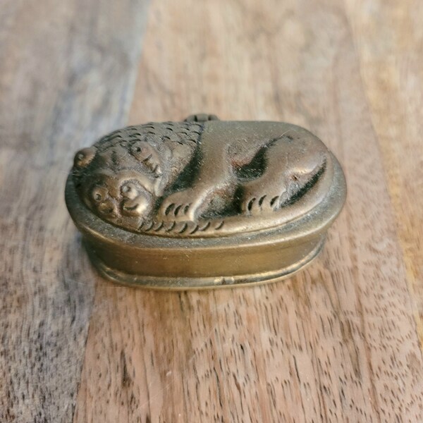 Vintage Brass Raised Relief Art Lion Hinged Lidded Trinket Box