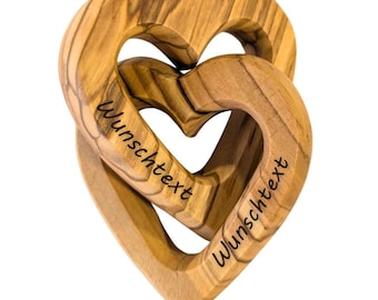 Gepersonaliseerd huwelijksgeschenk, verjaardagscadeau | Hartvormige decoratie van olijfhout met verbonden harten, Valentijnsdag of jubileum, olijfhout