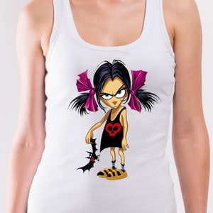 Puede incluir: Camiseta blanca de tirantes con una ilustraci&oacute;n de dibujos animados de una ni&ntilde;a con cabello negro, lazos rosas y un vestido negro con un dise&ntilde;o de calavera roja y coraz&oacute;n. La ni&ntilde;a sostiene un murci&eacute;lago negro.