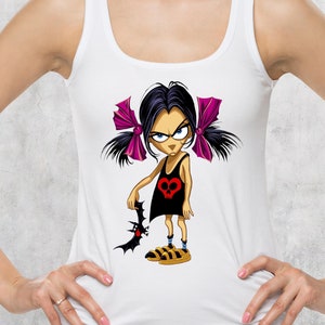 Puede incluir: Camiseta blanca de tirantes con una ilustraci&oacute;n de dibujos animados de una ni&ntilde;a con cabello negro, lazos rosas y un vestido negro con un coraz&oacute;n rojo y un dise&ntilde;o de calavera. Ella sostiene un murci&eacute;lago negro.
