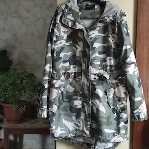 Camouflage military 100%cotton womens parka jacket with hood and pockets medium size