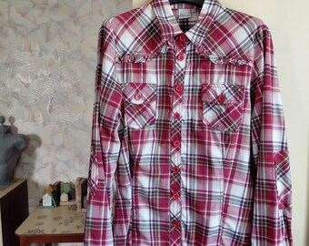 Vintage womens western cotton mix red shirt by Etam slim fit long sleeves elbow patches front pockets ruffles details size M  L
