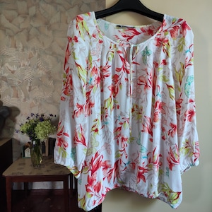 Vintage 2000&#39;s viscose womens floral blouse long sleeve  medium size