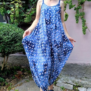 Women&#39;s summer blue floral print oversized overalls adjustable length crop pants one size