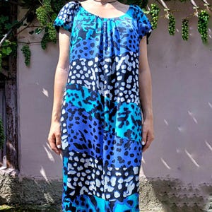 Vintage 100% silk dress by Planet mix blue abstract animal print short sleeve size M L