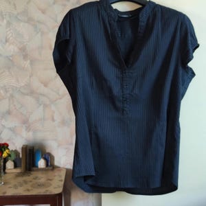 Vintage 90&#39;s cotton black stretch striped womens blouse with short sleeve and v neck size M L