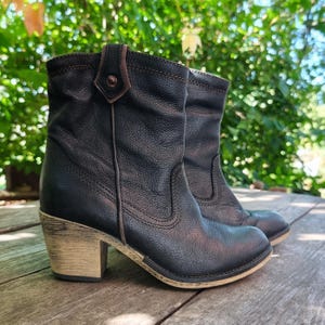 Vintage black genuine leather block heels cowboy ankle boots size US 6/ EU 37/ UK4