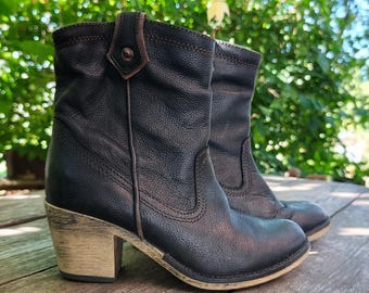 Vintage black genuine leather block heels cowboy ankle boots size US 6/ EU 37/ UK4