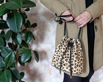 Crossbody small leopard print leather bag