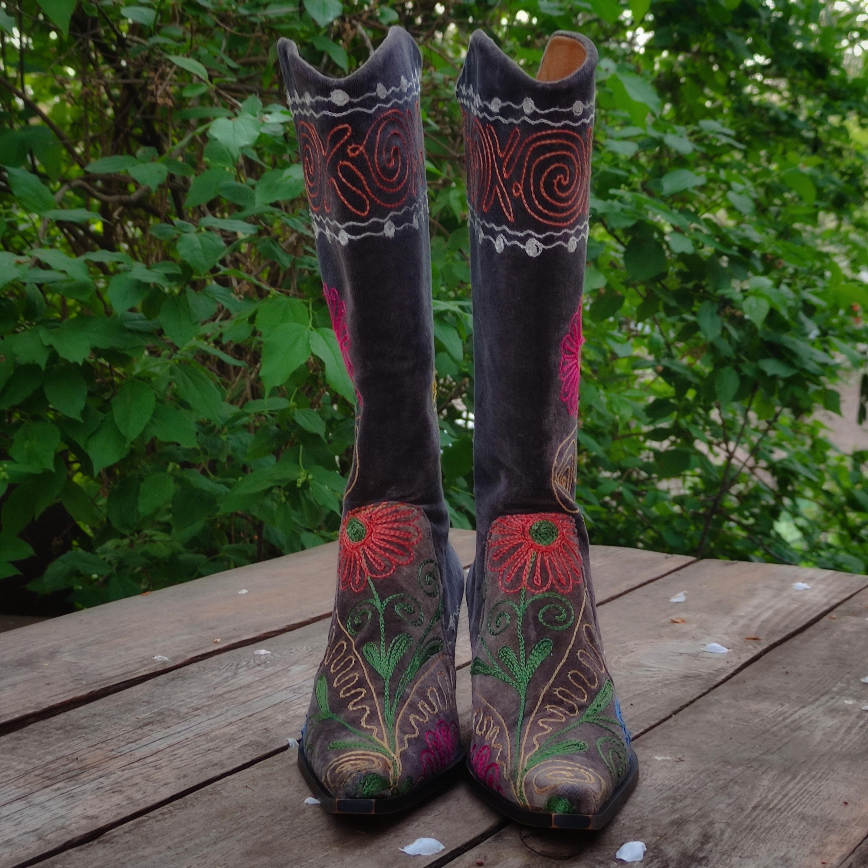 Vintage Floral Emebroidered Womens Boots, Floral Cowboy Boots