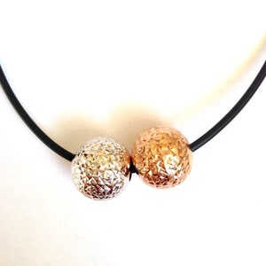 2 gold balls white gold and red gold