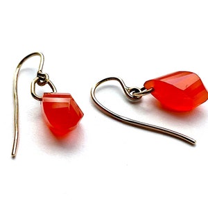 Earrings with carnelian in gold