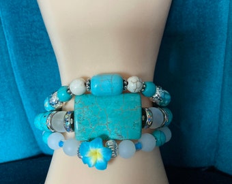 Stretch Turquoise Witte Howlite Synthetische Opaal Boho Layer Armbanden