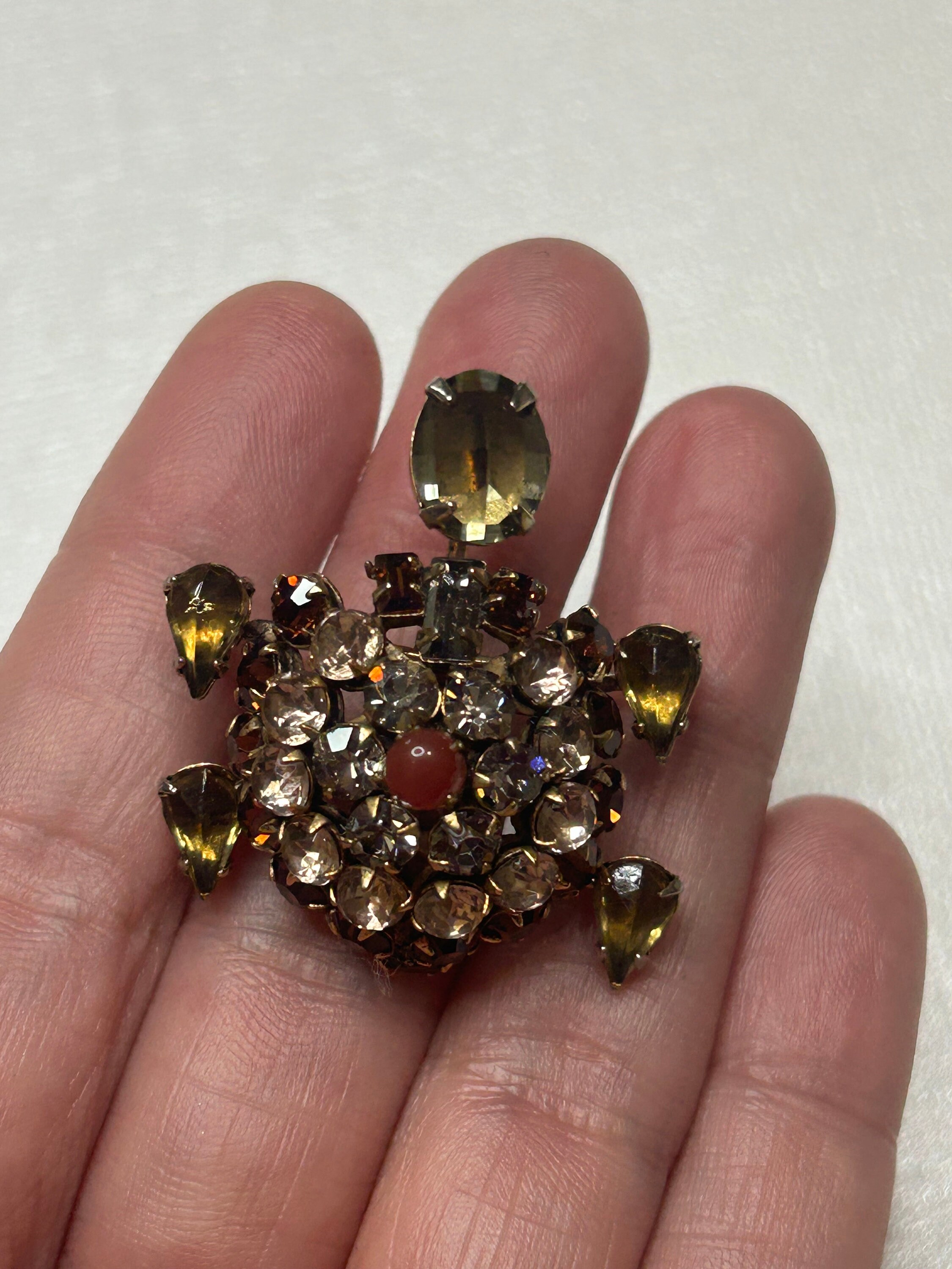 Vintage SCHREINER Large Topaz Amber Rhinestone Textured Antique Gold Tone  Dog Tooth Setting & Buttercup Mounting Floral Brooch Pin Unsigned 