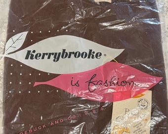 Vintage 60-tals Kerrybrooke kortärmad chokladbrun Ban-Lon tröja storlek 40, obearbetad.