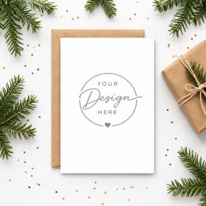 Mockup di biglietto di auguri natalizio: invito 5x7, design festivo (download digitale)