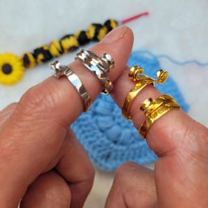 anillo de crochet . anillo de tejido . anillo de crochet para zurdos . anillo de tejido para diestros . tensor de hilo . tensor . accesorio de crochet . regalo DIY .