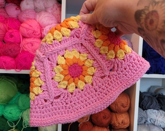 Pink sunflower fisherman's hat for children. Sunflower hat. Granny square bucket hat. Handmade vintage fashion. Bucket hat. Sustainable clothing.