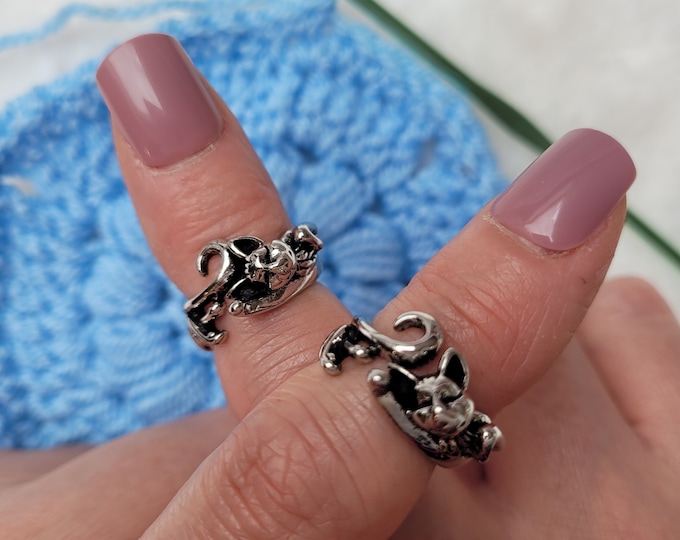 Cat crochet ring . Cat knitting ring . crochet ring . right-handed crochet ring . yarn guide . yarn tension aid . tension aid . crochet accessory . DIY