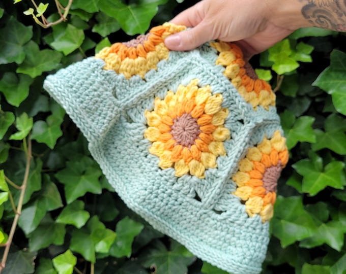 Crochet mint green sunflower bucket hat . sunflower hat . granny square bucket hat . handmade vintage . bucket hat . sustainable clothing