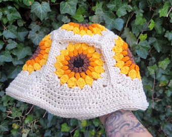 Crochet beige sunflower bucket hat . sunflower hat . granny square bucket hat . handmade vintage fashion . bucket hat . sustainable clothing