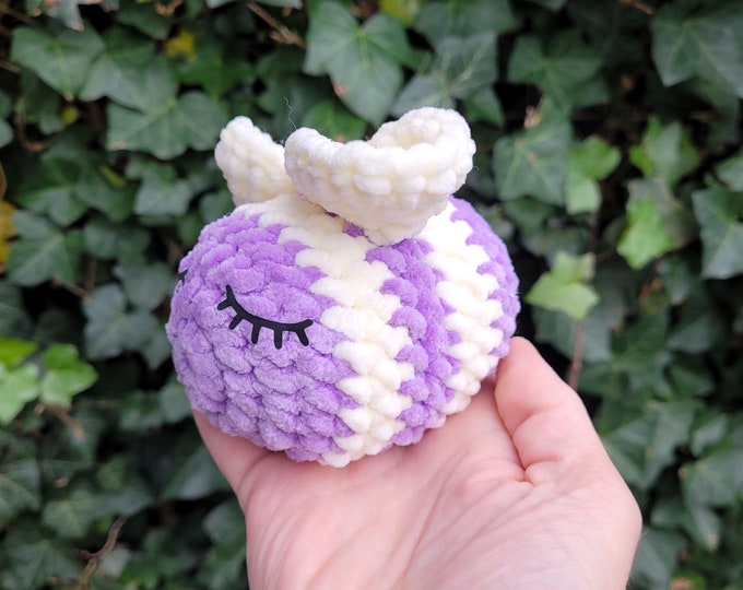 Crocheted light purple bee