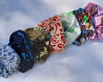 scrunchies,scrunchie,scrunchy,hair scrunchy,velvet scrunchie,animal print,hair bun,hair frill,scrunchie bracelet,rainbow scrunchie