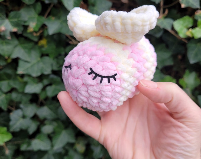 Crocheted light pink Bee