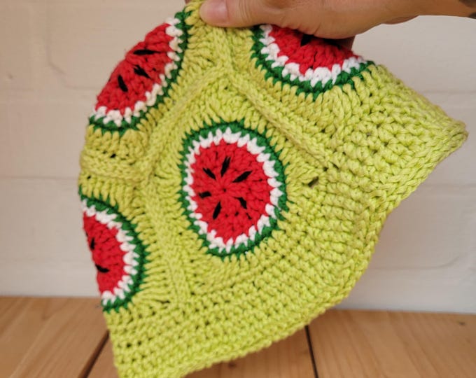 Green watermelon bucket hat. Watermelon hat. Granny square bucket hat. Handmade vintage fashion. Bucket hat. Sustainable clothing.
