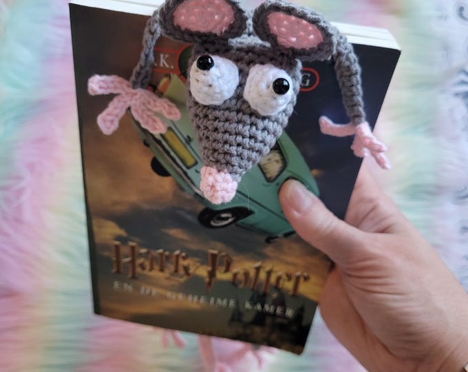 crocheted bookmark Rat