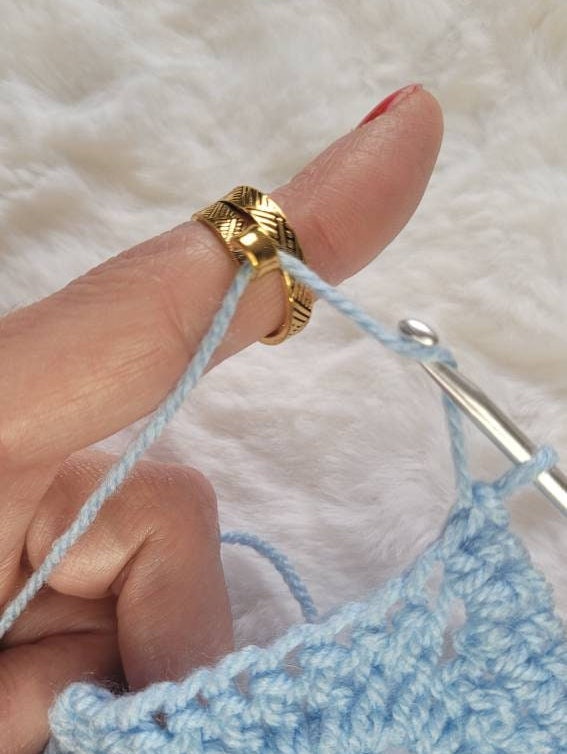 Adjustable Knitting Loop Crochet Ring,Advanced Phoenix Ring, Loop Knitting  Accessories,Yarn Guide Finger Holder Knitting Thimble Knitting Loop Ring Crochet  Ring (Silver Plated Copper)