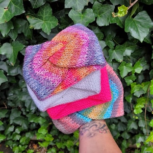 Fasce per capelli e scaldaorecchie lavorati a maglia per bambini.