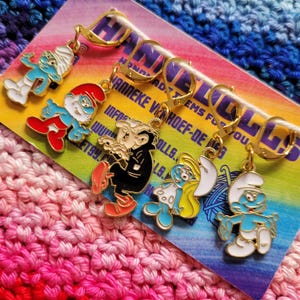 set stitch markers . set of 5 little blue dwarves . blue dwarves with white hats . crochet . knitting . cartoon stitch markers . DIY