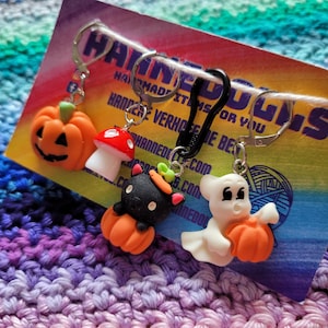 Pumpkin stitch marker. Stitch marker for crochet and knitting. Place markers. Progress trackers. Halloween charm. Row markers.