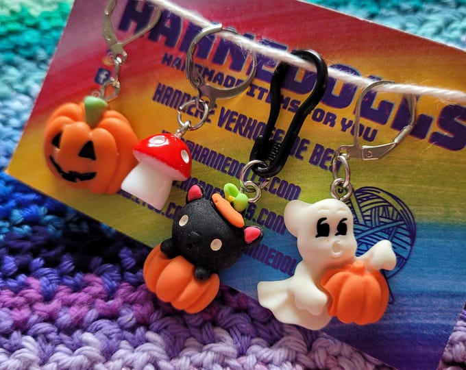 Stitch markers Halloween pumpkin, mushroom, black cat and a ghost. these stitch markers are sold individually