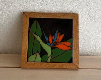 Podstawka kuchenna z płytek w stylu vintage, z motywem rajskiego ptaka. Wyprodukowano we Włoszech i USA, około lat 80. XX wieku.