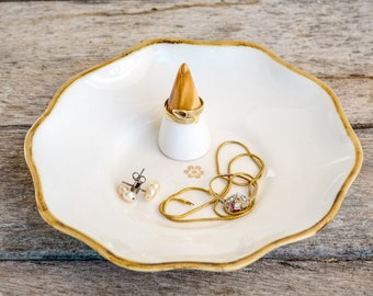 Personalized ring dish engagement, Wedding Ring Dish, ring holder dish, ring tray,  Mrs Ring Dish, Pottery ceramic porcelain  hadmade
