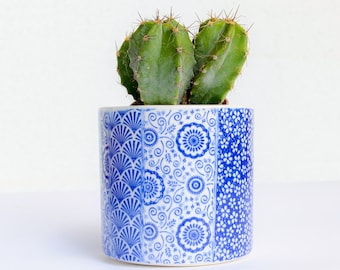 Estilo Vintage Blue Ceramic Planters / maceta azul / regalo para mamá / maceta interior / maceta colgante / maceta azul estampada / Porta bolígrafos