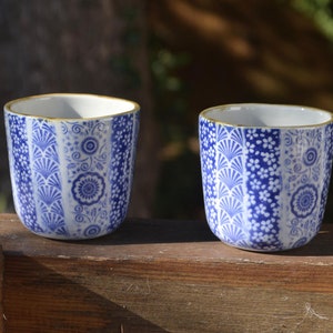 Keramik Espresso Tassen Set - 120 ml Macchiato Tassen für Kaffeeliebhaber - Florale blaue und weiße Mokkatassen - Einweihungsparty & Muttertagsgeschenk